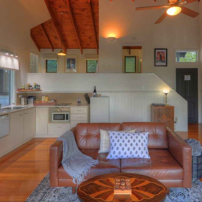 3 Night Lake View Spa Cottage Retreat Welcome Hamper & Wine At Misty View Cottages